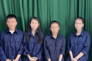 4 người trong đường dây môi giới mại dâm và tàng trữ ma túy. (Ảnh: Công an TPHCM).