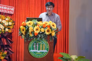 Ông Trịnh Xuân Hiếu, Vụ trưởng Vụ Khoa học, Công nghệ và Môi trường - Bộ GD&ĐT thông báo chương trình hội thảo tập huấn. Ảnh: Mạnh Tùng.