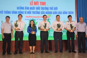 Lễ mít tinh hưởng ứng Ngày Môi trường thế giới và tháng hành động vì môi trường của ngành Giáo dục năm 2024. (Ảnh: NTU)