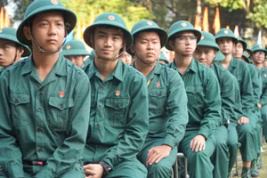 Thanh niên TPHCM lên đường nhập ngũ, ngày 27/2. (Ảnh: Nguyễn Quỳnh)