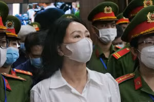 Bị cáo Trương Mỹ Lan tại phiên tòa sáng nay. (Ảnh: M.Q)