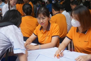 Ngày hội việc làm của Trường Đại học Công Thương TPHCM khai mạc ngày 22/4. Ảnh: Lê Nam