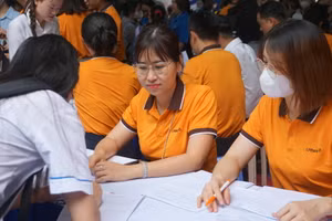 Ngày hội việc làm của Trường Đại học Công Thương TPHCM khai mạc ngày 22/4. Ảnh: Lê Nam