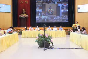 Hội nghị trực tuyến tiếp xúc cử tri giữa người ứng cử đại biểu Quốc hội khóa XV và cử tri quận Hoàn Kiếm.