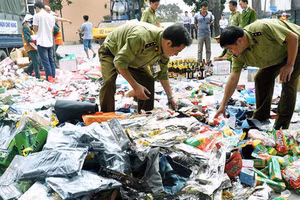 Trong năm 2020, lực lượng quản lý thị trường đã phát hiện, xử lý hơn 83.000 vụ vi phạm; thu nộp ngân sách nhà nước hơn 241 tỷ đồng - ảnh minh họa. 