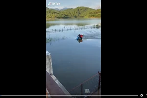 Clip: Shipper "dở khóc dở cười" vì trót tin chị Google Map