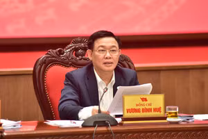 Bí thư Thành ủy Vương Đình Huệ phát biểu tại hội nghị