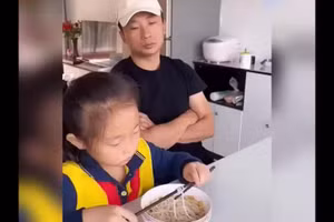 Ông bố kiên nhẫn nhất quả đất 