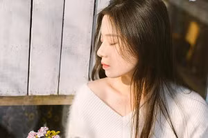 Đàn bà hi sinh là đàn bà khổ - Ảnh: Minh họa