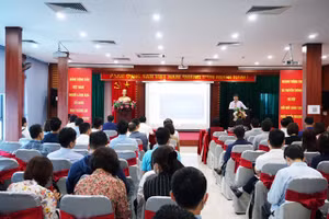 Quang cảnh hội nghị tập huấn công tác truyên truyền bầu cử ĐBQH khóa XV và đại biểu HĐND các cấp nhiệm kỳ 2021 – 2026