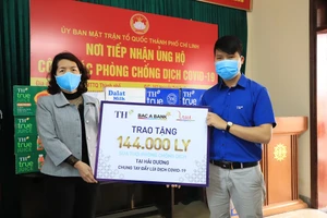 Trước diễn biến phức tạp của dịch Covid-19, Tập đoàn TH đã gửi những ly sữa, nước trái cây đến tuyến đầu chống dịch và người dân đang cách ly.