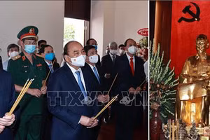 Chủ tịch nước Nguyễn Xuân Phúc dâng hương tưởng nhớ Chủ tịch Hồ Chí Minh