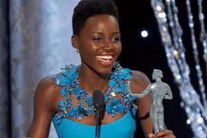 Lupita Nyong’o viên ngọc đen tỏa sáng nhờ tài năng và phong cách.