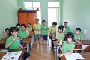 Quỹ sữa Vươn cao Việt Nam mang lại nụ cười hạnh phúc cho trẻ thơ mùa dịch