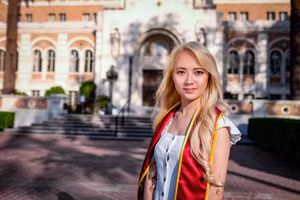 "Bé" Xuân Nghi thay đổi ngoại hình khó nhận ra sau 10 năm du học Mỹ