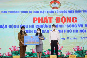 Thành đoàn Hà Nội ủng hộ 3.000 máy tính cho Chương trình "Sóng và máy tính cho em". 