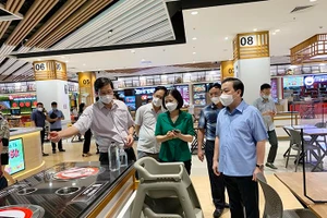 Phó Chủ tịch UBND TP Chử Xuân Dũng kiểm tra thực tế tại TTTM Aeon Mall Long Biên