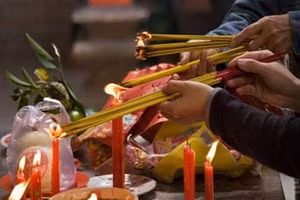 Cúng chạp mộ cuối năm mời gia tiên về ăn Tết cần chuẩn bị gì?