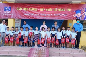 Bita’s trao quà cho học sinh tại Trường tiểu học Trường Thọ A của tỉnh Trà Vinh