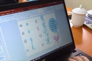 PowerPoint là công cụ đắc lực giúp giáo viên truyền tải kiến thức hiệu quả hơn.