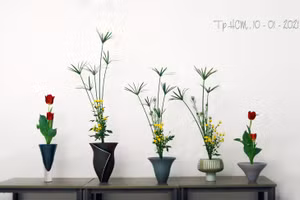 Chỉ cần thêm thứ này vào bình, lọ hoa nhà bạn sẽ tươi rói trong suốt Tết