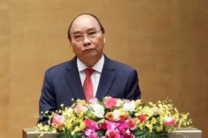 Thủ tướng Nguyễn Xuân Phúc giới thiệu, quán triệt chuyên đề về Chiến lược phát triển KT-XH hội 10 năm 2021-2030 và Phương hướng, nhiệm vụ 5 năm 2021-2025. Ảnh VGP/Nhật Bắc.