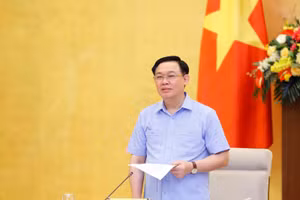 Chủ tịch Quốc hội Vương Đình Huệ phát biểu tại buổi làm việc. Ảnh:VGP/Nguyễn Hoàng.