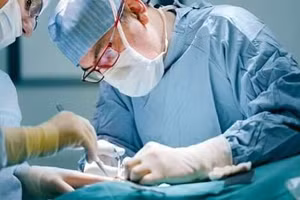 Các bác sỹ chữa bệnh trĩ giỏi và uy tín