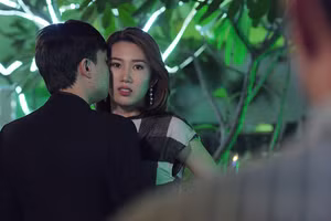 Dấu hiệu tố cáo người đàn ông của bạn đang lén lút với ""trà xanh""