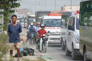 Hỗn loạn ngày đầu xe chạy trên cao tốc Trung Lương - Mỹ Thuận