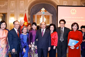 Chủ tịch nước Nguyễn Xuân Phúc gặp gỡ cộng đồng người Việt tại Thụy Sĩ