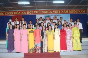 Tập thể cán bộ, giáo viên, nhân viên nhà trường
