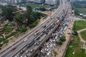 Hàng vạn người dân rời thủ đô nghỉ Lễ 30/4-1/5, Vành đai 3 ùn tắc kéo dài