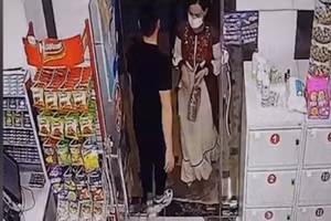 Clip: Hành động khiến cô gái "quê muốn độn thổ" khi đi siêu thị