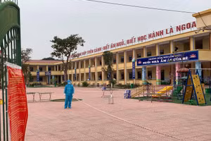 Từ 0 giờ ngày 4/5, tạm thời chưa giải quyết kết thúc và cho ra khỏi khu cách ly tập trung đối với tất cả các trường hợp đã đủ điều kiện hết cách ly. Ảnh: VGP/Hiền Minh.