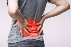 Thoát vị đĩa đệm thắt lưng là nguyên nhân hàng đầu gây đau lưng.