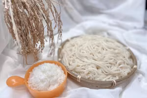 Cách làm bún, phở từ cơm nguội dai ngon cực đơn giản