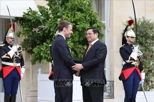 Thủ tướng Phạm Minh Chính hội kiến Tổng thống Pháp Emmanuel Macron