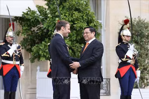 Thủ tướng Phạm Minh Chính hội kiến Tổng thống Pháp Emmanuel Macron