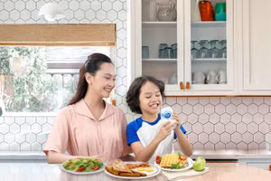 BS Trương Hữu Khanh chỉ cách giữ tinh thần và dinh dưỡng cân bằng để vượt qua dịch bệnh