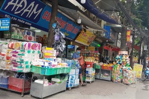 Quầy rau xanh tại VinMart Thăng Long ngày 19/7