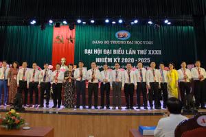 Đại hội đại biểu Đảng bộ Trường Đại học Vinh lần thứ XXXII thành công tốt đẹp