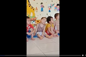 Clip: Cười xỉu với cậu bé ngủ gà ngủ gật trong lớp 