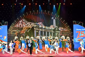 Thủ tướng Phạm Minh Chính dự chương trình tuyên dương “75 nghìn sáng kiến vượt khó, phát triển”