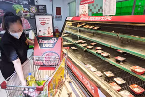 "Cháy" hàng thịt heo sạch, gà tươi ngay sau chỉ thị giãn cách Tp.Hồ Chí Minh