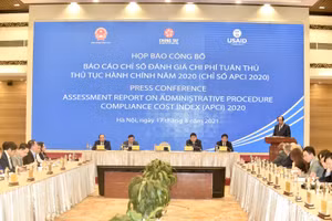 Bộ trưởng, Chủ nhiệm VPCP Mai Tiến Dũng, Chủ tịch Hội đồng tư vấn cải cách TTHC của Thủ tướng Chính phủ chủ trì họp báo công bố Báo cáo Chỉ số đánh giá chi phí tuân thủ thủ tục hành chính năm 2020 (APCI 2020). Ảnh: VGP/Nhật Bắc