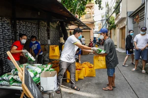 Tập đoàn T&T Group ủng hộ 100.000 suất quà với tổng trị giá 30 tỷ đồng cho Chương trình “Tấm lòng mùa dịch, san sẻ yêu thương” để hỗ trợ người dân TP Hồ Chí Minh gặp khó khăn do Covid-19.