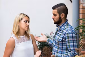 Lỡ “gây chuyện”, chồng nhọc nhằn thú tội với vợ