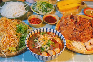 Cách nấu bún bò Huế cầu kỳ chuẩn vị cố đô gây sốt của cô gái Việt ở Nhật