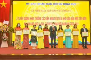 Trường THCS Đông La vinh dự nhận Bằng khen của Bộ GD&ĐT, Danh hiệu “ Tập thể Lao động xuất sắc” của Thành phố Hà Nội